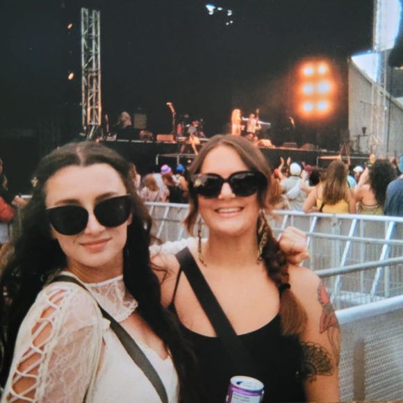 Meet your Posher, Hayley - Picture 1 of 1